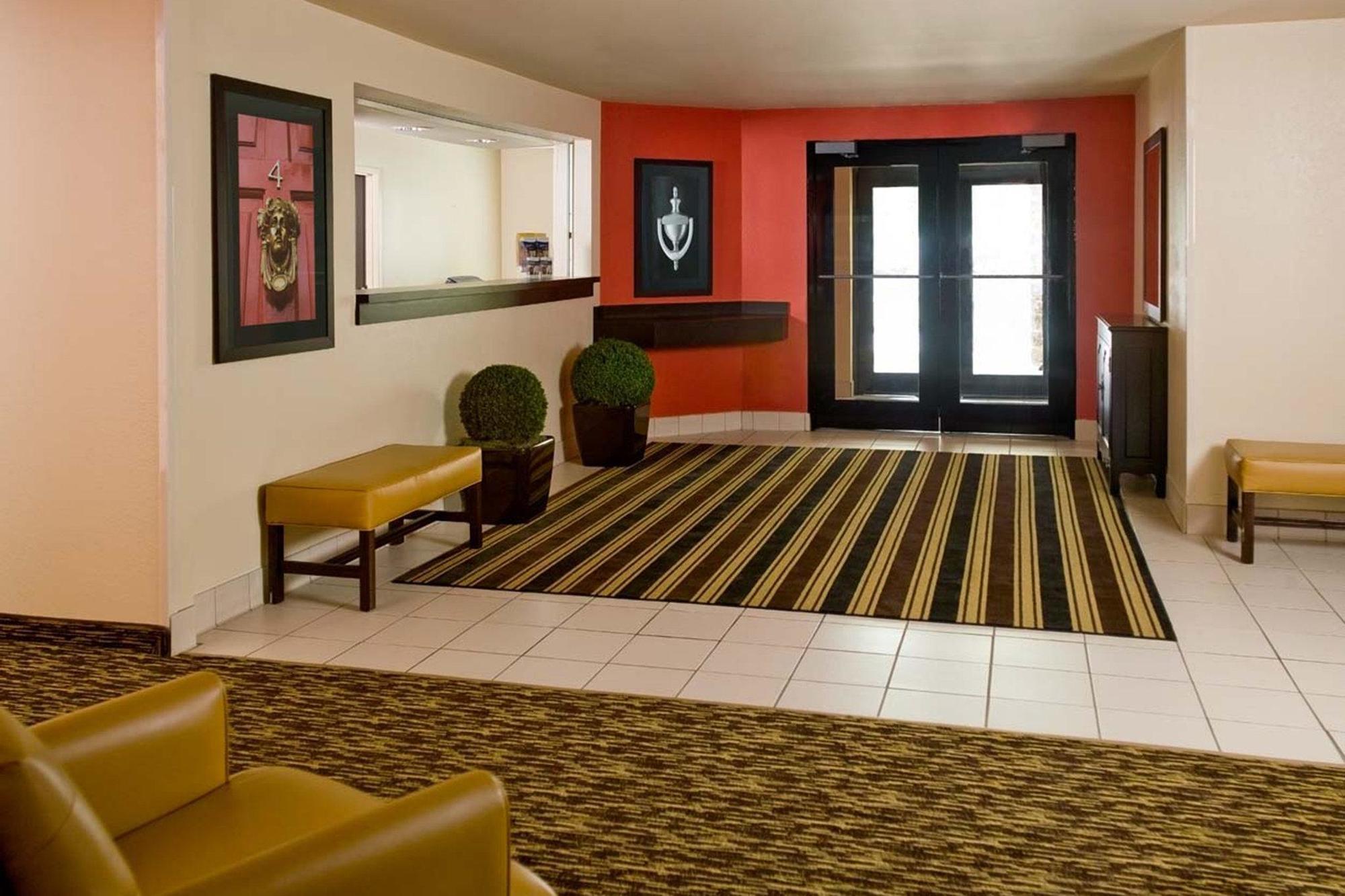 Red Roof Hotel 2*
